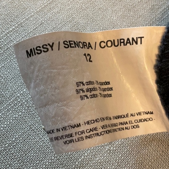 Bandolino Black Capris - Picture 4 of 6